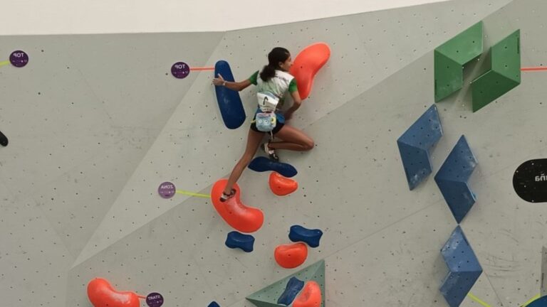 Paula Hernández, compañera de MONSA, se corona como la 'reina' infantil del Campeonato de España de Escalada